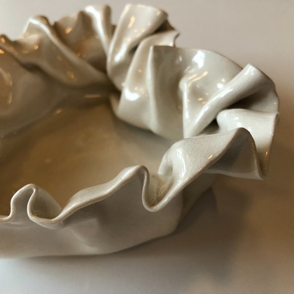 Hand-made Creamy White Heart with Ruffled Edge Ceramic Dish - SMALL - Picture 5 of 6